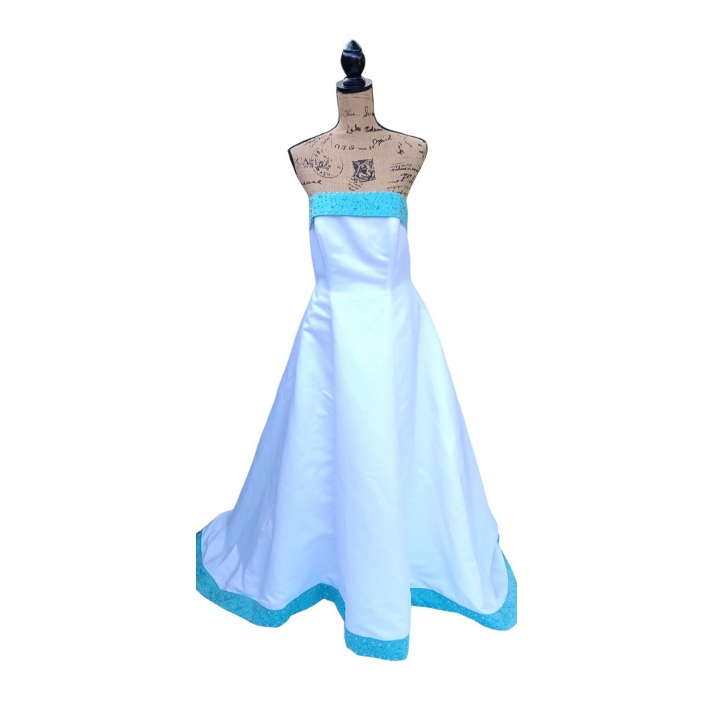 David's Bridal H9274 Strapless Sweetheart Beaded Trail wedding Ball Satin Gown